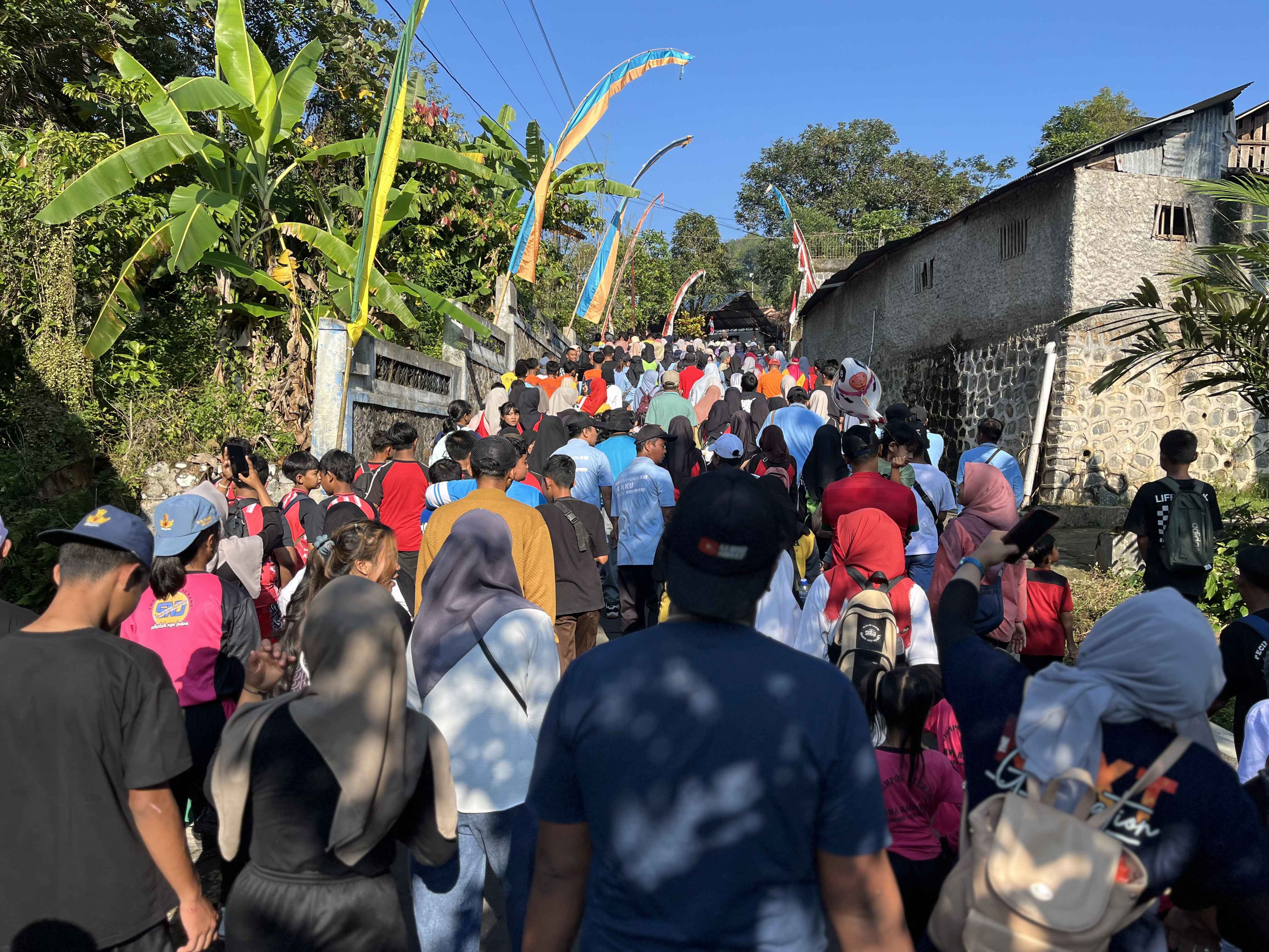 Jalan Sehat se-Kecamatan Jenawi di Desa Balong